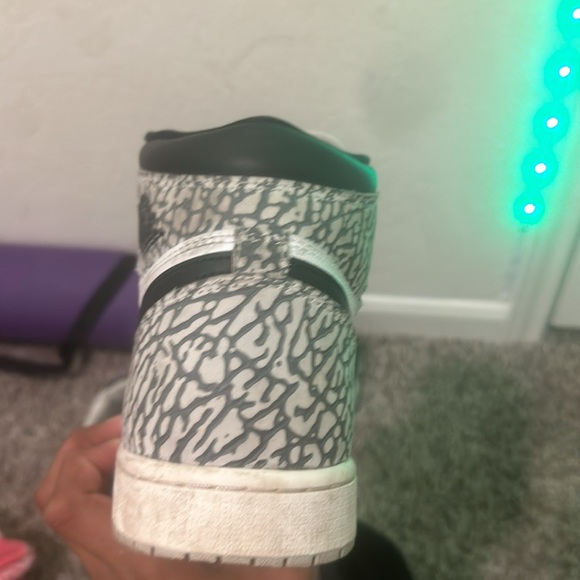 10.5 air Jordan’s no box needs a little cleaning but there in good shape - Picture 2 of 11